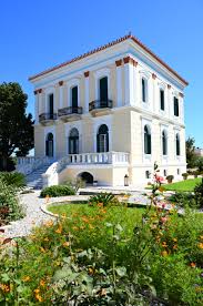 The neoclassical facade of Casa Efterpi